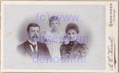 Romelia Rutgers van der Loeff (1872-1917) en Marius Cato Offerhaus (1867-1947) en dochter MMicheline Margaretha Offerhaus (1895-?).