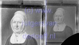 Twee foto's (glasnegatief) van hetzelfde schilderij van Cornelia Ebels (1771-1826).