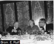 V.l.n.r. Manta Rutgers van der Loeff (1881-1971), Anna Rutgers van der Loeff (1902-1978) en Pieter Jan Rutgers van der Loeff (1909-1988) tijdens het Loefendiner in het American Hotel te Amsterdam in 1966 ter ere van de 85 jarige leeftijd van Manta Rutgers van der Loeff (1881-1971).