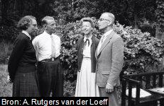Annie Maria Margaretha Basenau (1910-1990), Michael Rutgers van der Loeff (1905-1982), Machteld de Vries (1919-2008) en Pieter Jan Rutgers van der Loeff (1909-1988). Uit een foto album van Anna Rutgers van der Loeff (1902-1978).