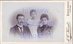 Romelia Rutgers van der Loeff (1872-1917) en Marius Cato Offerhaus (1867-1947) en dochter Micheline Margaretha Offerhaus (1895-?).