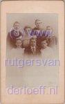 Kinderen van Romelia Rutgers van der Loeff (1854-1934) en Hubert Philippus de Kanter (1844-1906). Staand v.l.n.r.: Hubert Philippus de Kanter (1881-1951) ("Huib"), Johanna Alida de Kanter (1880-1946) ("Aleida"), Abraham de Kanter (1878-1953) ("Bram") en Jacobus de Kanter (1882-1911) ("Jaap"). Zittend v.l.n.r. Romelia Ellegonda Duranda de Kanter (1886-1964), Benjamin Willem de Kanter (1884-1948) en Johannes de Kanter (1887-1951) ("Hans").