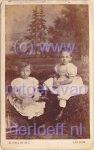 Links Cornelia Ebelina Rutgers van der Loeff (1873-1937), rechts Romelia Rutgers van der Loeff (1872-1917).