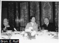 V.l.n.r. Clasina Anna van der Sijp (1893-1983), Hanna van Essen (1905-1992) en Manta Rutgers van der Loeff (1881-1971) tijdens het Loefendiner in het American Hotel te Amsterdam in 1966 ter ere van de 85 jarige leeftijd van Manta Rutgers van der Loeff (1881-1971).