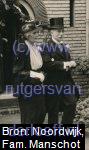 Wilhelmina Gertrude Twiss (1882-1952) en Gerrit Willem Manschot (1878-1964). 22 Augustus 1940, bij het huwelijk van Willem Arnold Manschot (1915-2010) en Wilhelmina Gertrude Leupen (1913-2003).